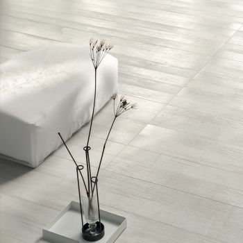 אריח פורצלן מסדרת BAMBOO מידה 19.5/119.5 גוון WHITE בגימור נגד החלקהR10