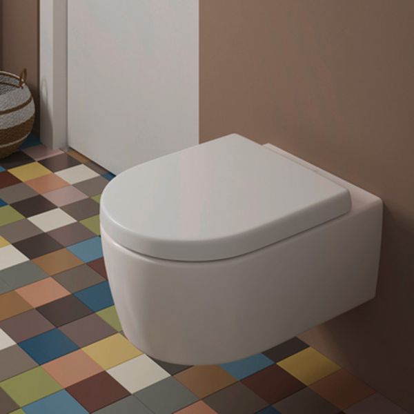 אסלה תלויה מסדרת AVENTO כולל מושב מקורי בגוון לבן מט